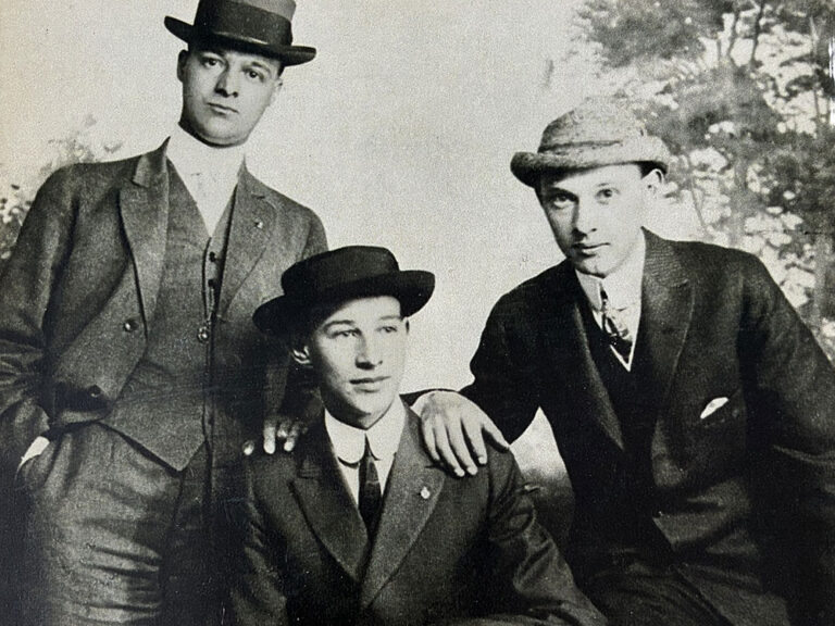 Oscar Johanson (middle) with his brothers Gust (left) and Albin (right).