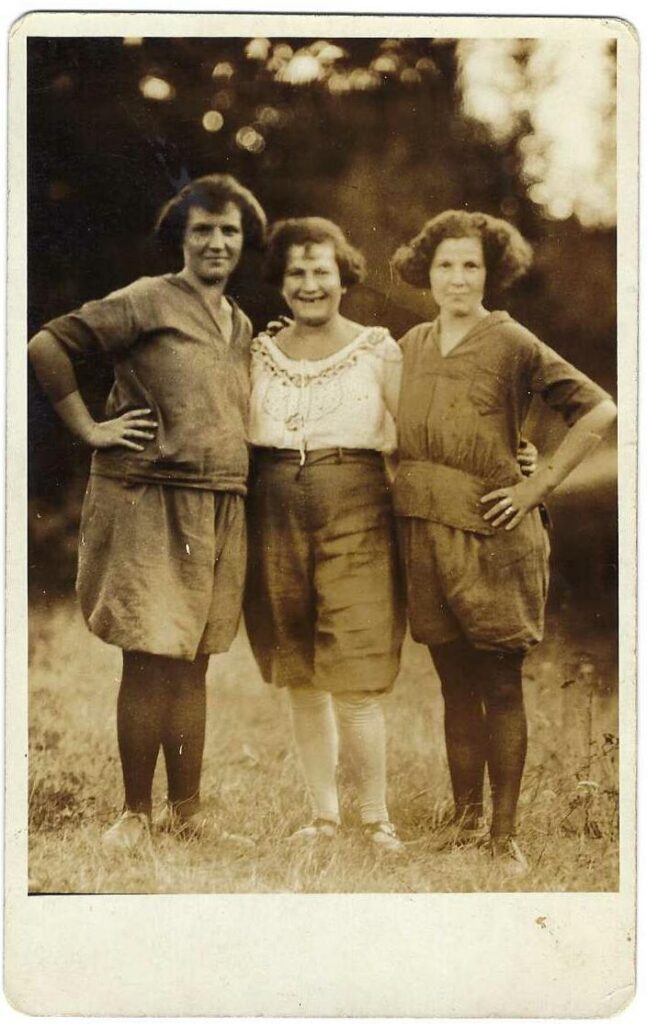 Fannie Faigen and sisters